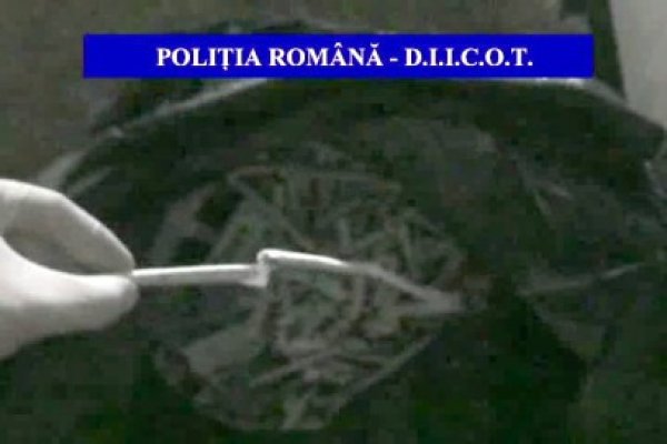 Grupare de contrabandişti români, moldoveni şi iordanieni, depistată de poliţişti. Marcau în fals ţigări şi spălau bani